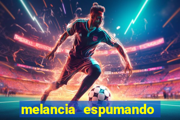 melancia espumando melancia saindo espuma