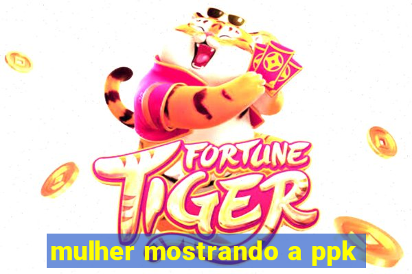mulher mostrando a ppk