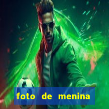 foto de menina fake cabelo cacheado
