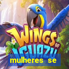 mulheres se exibindo ao vivo