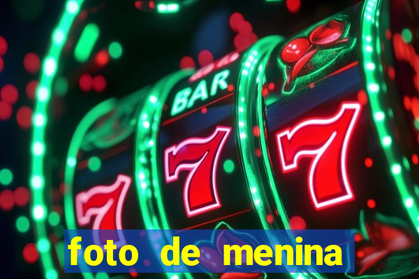 foto de menina bonita fake cacheada